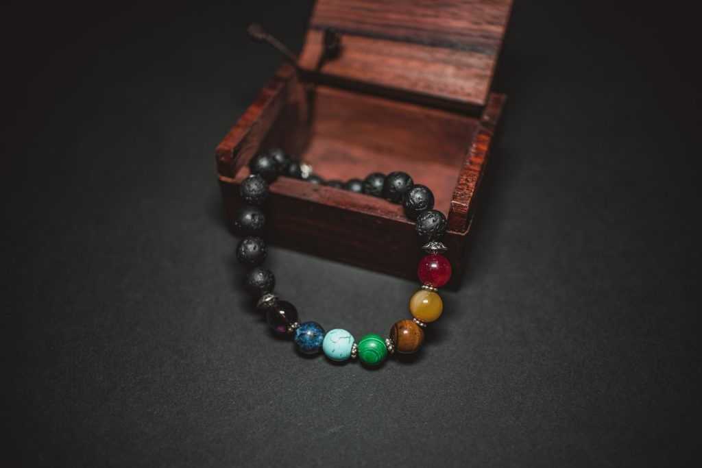 en que mano va la pulsera de las 7 potencias