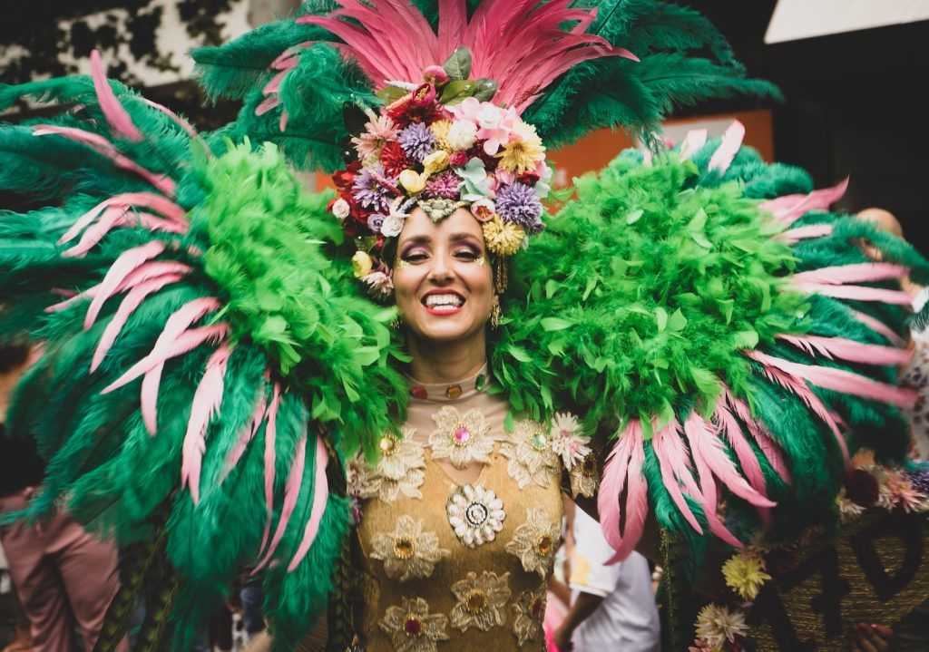 una mujer en el carnaval