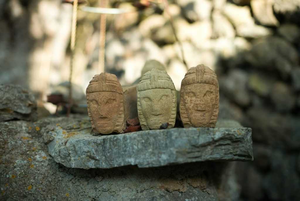 figuras de piedra incas